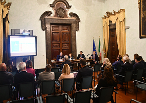 ricostruzione scuole post sisma 2016: oggi a Perugia vertice Commissario Castelli, presidente Tesei, Province e Comuni; al via 95 interventi per oltre 362 milioni di euro  (aun) – Perugia, 23 mag. 023 - Il Commissario Straordinario alla Riparazione e Ricostruzione Sisma 2016 Guido Castelli oggi a Perugia, a Palazzo Donini, per illustrare le soluzioni che permetteranno di procedere immediatamente con la programmazione dei cantieri di 95 scuole umbre per un totale di 362,2 milioni di euro